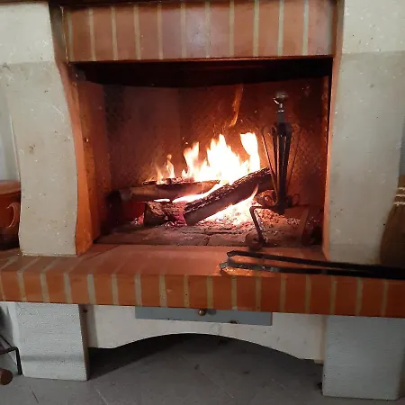 Casa Ai Piedi Del Monte Camicia