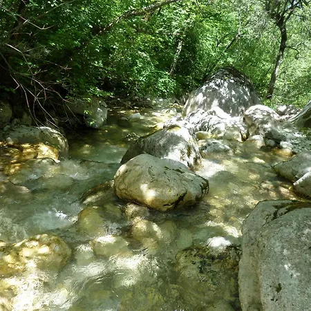 Casa Ai Piedi Del Monte Camicia בית נופש Castelli