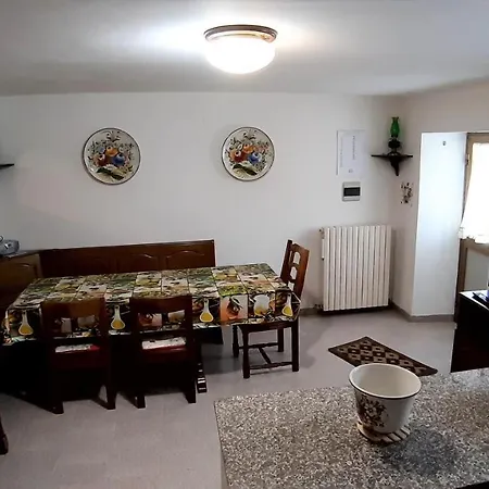 Casa Ai Piedi Del Monte Camicia Ferienhaus Castelli