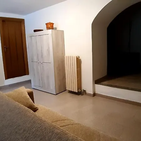 Casa Ai Piedi Del Monte Camicia Castelli