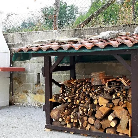 Casa Ai Piedi Del Monte Camicia 別荘