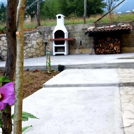 Casa Ai Piedi Del Monte Camicia Castelli