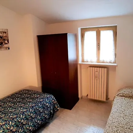 Casa Ai Piedi Del Monte Camicia