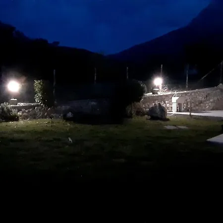 Casa Ai Piedi Del Monte Camicia בית נופש *