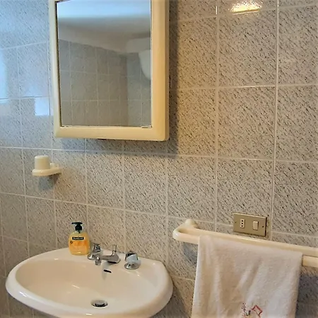 Casa Ai Piedi Del Monte Camicia בית נופש Castelli