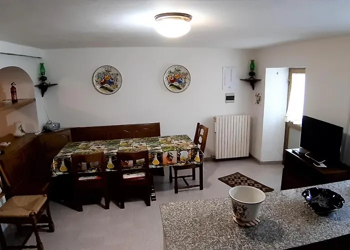 Casa Ai Piedi Del Monte Camicia Tatil Evi Castelli